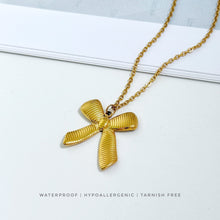 Ribbon Pendant Necklace Necklace