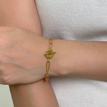 Flower Toggle Paperclip Bracelet Gold