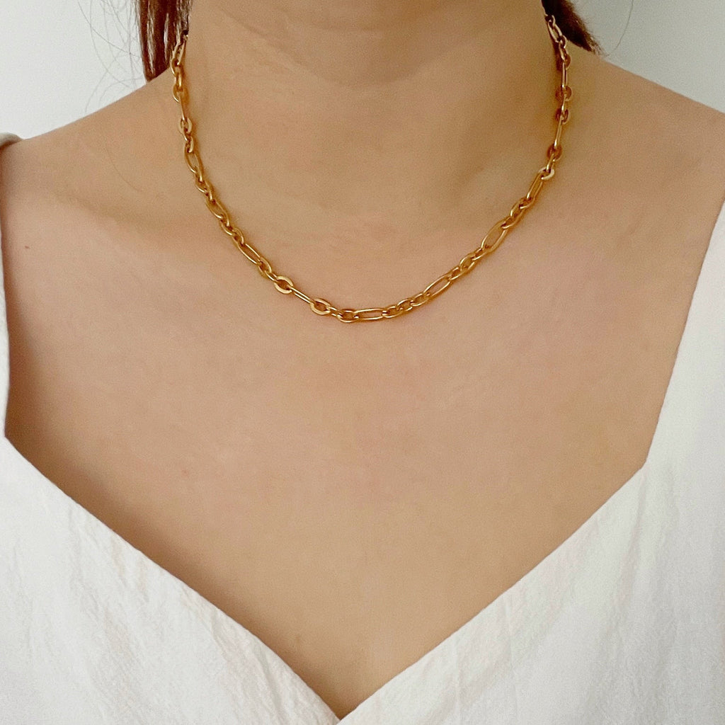 Short store chain necklace