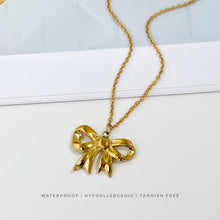 Ribbon Pendant Necklace Necklace