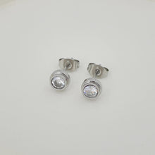 Minimal Zirconia Stud Earring - Silver Earrings