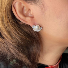 Zirconia Pearl Fan Earring
